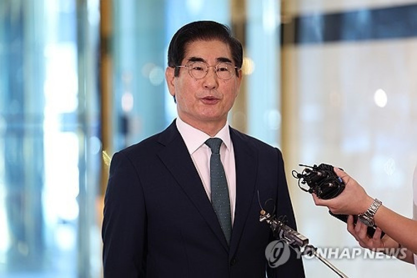 Mentan menteri pertahanan Korea Selatan, Kim Yong-hyu ditahan aparat. Sumber: Yonhap