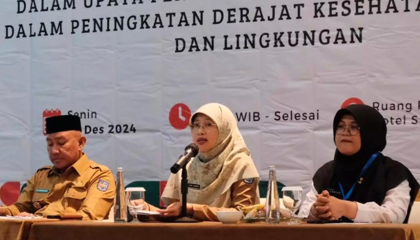 Kadis Kesehatan, Mary Liziawati (tengah) menyampaikan Kegiatan yang bertemakan Penumbuhan Kesadaran Keluarga dalam Peningkatan Derajat Kesehatan Keluarga dan Lingkungan Tahun 2024. (Foto: Dok Diskominfo Kota Depok)