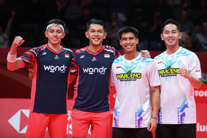 Dua pasangan ganda putra Indonesia, Fajar Alfian/Muhammad Rian Ardianto dan Sabar Karyaman Gutama/Moh Reza Pahlevi Isfahani menyajikan pertarungan sengit di BWF WTF 2024. (PBSI)