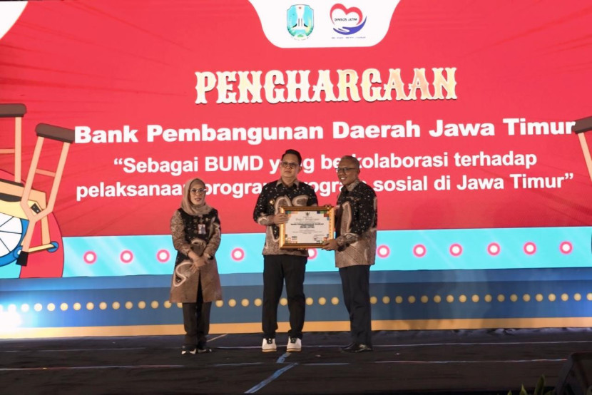 Bank Jatim mendapat penghargaan dari Pemprov Jatim