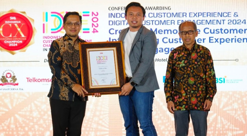 Direktur Utama PLN Icon Plus, Ari Rahmat Indra Cahyadi menerima penghargaan IDCE 2024. (Foto: Dok PLN Icon Plus)