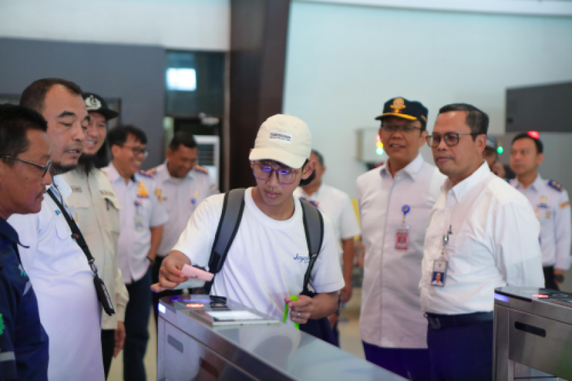 Suasana simulasi pengajuan tiket masuk pelabuhan Tanjung Emas Semarang. Sumber: Situs resmi Ditjen Hubla.