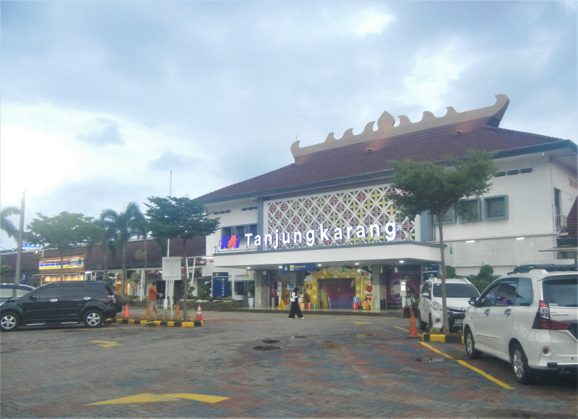 Stasiun KA Tanjungkarang, Bandar Lampung. (Foto: SumatraLink.id/Mursalin Yasland)