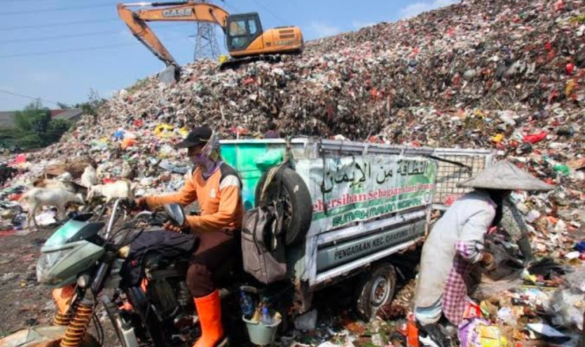 Gunungan sampah di TPA Cipayung, Kota Depok. (Foto: Dok RUZKA INDONESIA)