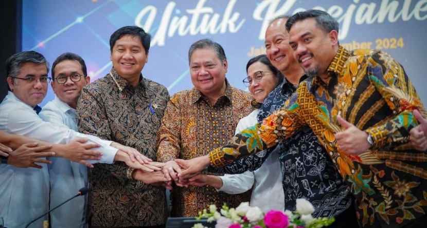 Menko Perekonomian, Airlangga Hartarto bersama jajaran menteri bidang perekonomian. (Foto: Dok RUZKA INDONESIA)