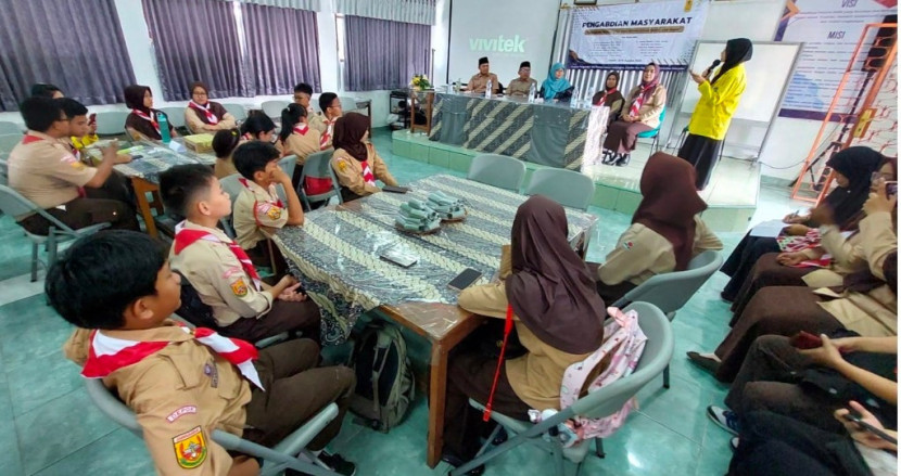 FIK UI melakukan Pengmas yang bertajuk “Peningkatan Budaya Sehat Anak Sekolah di Kota Ramah Anak Depok” melibatkan pelajar dari SMPN 33, SMPN 32, dan SMPN 3 Depok. (Foto: Dok Biro Humas & KIP UI)