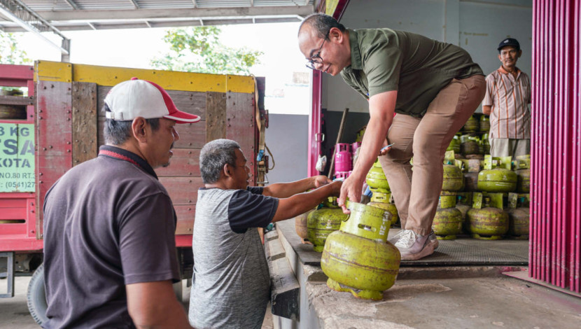 Pengguna LPG 3Kg di salah satu pangkalan LPG. (Foto: Dok RUZKA INDONESIA)