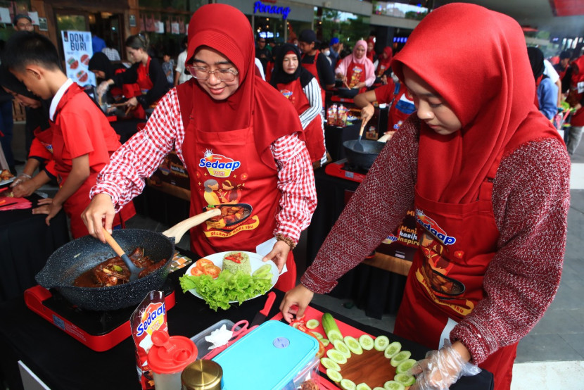 Kemeriahan peserta lomba masak Kecap Sedaap di QBig BSD City, Tangerang, Minggu (15/12/2024). (Foto: Dok Ruzka Indonesia/Wings)