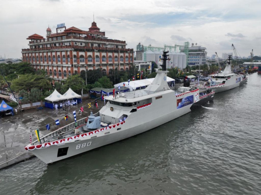 KSAL Laksamana Muhammad Ali meresmikan Kapal Hampala-880 dan KRI Lumba-Lumba-881 di Pelabuhan Sunda Kelapa, Jakarta Utara, Selasa (17/12/2024). Sumber: Seputar Militer