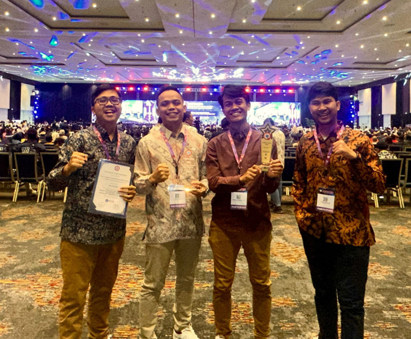 PLN UID Jakarta Raya menerima 2 penghargaan dengan predikat excellent dan platinum pada acara Temu Karya Mutu Produktivitas Nasional (TKMPN) XXVIII Tahun 2024 di Nusa Dua Convention Center, Bali pada 2 hingga 6 Desember 2024. (Foto: PLN)