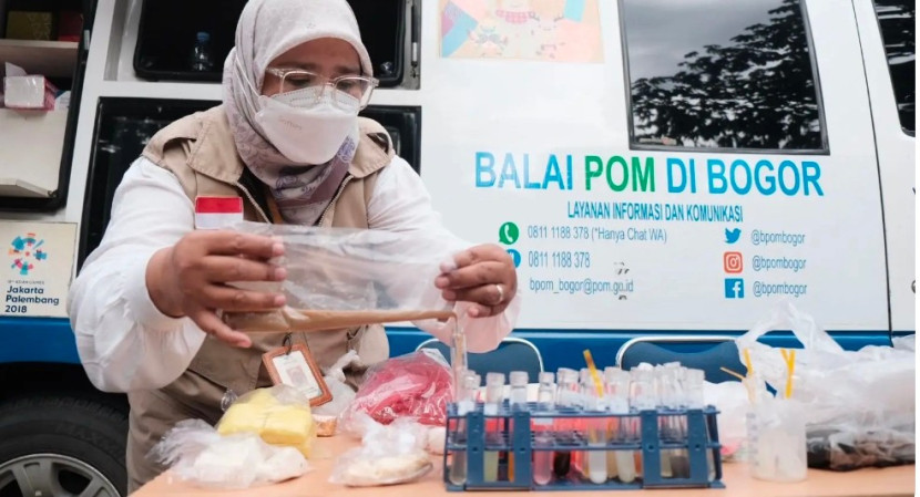 BPOM Bogor lakukan pemeriksaan jajanan makanan di Pasar Agung, Sukmajaya, Kota Depok, Rabu (18/12/2024). (Foto: Dok Diskominfo Kota Depok)