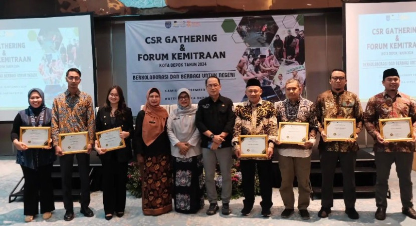 Para perusahan dan lembaga ZISWAF dapat penghargaan CSR Award 2024. (Foto: Dok Diskominfo Kota Depok)