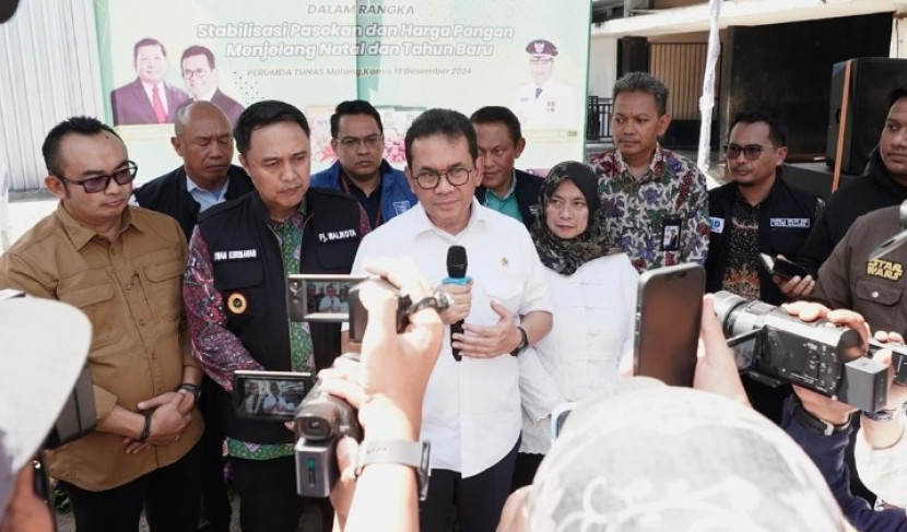 Mendag, Budi Santoso sedang memberikan keterangan pers terkait Gerakan Pasar Murah di Kota Malang, Jawa Timur (Jatim), Kamis (19/12/2024). (Foto: Dok Humas Kemendag)