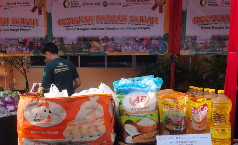 Bapanas gelar Gerakan Pasar Murah di halaman Kantor Kecamatan Cimanggis, Kota Depok selama 2 hari, Jumat-Sabtu (20-21 Desember 2024). (Foto: Dok RUZKA INDONESIA)