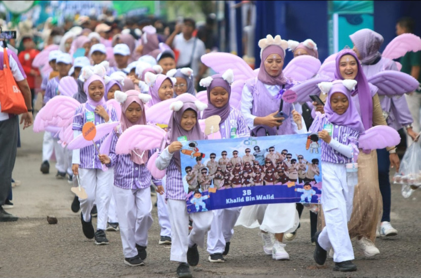 Fun Walk Siswa SD saat pembagkan rapot