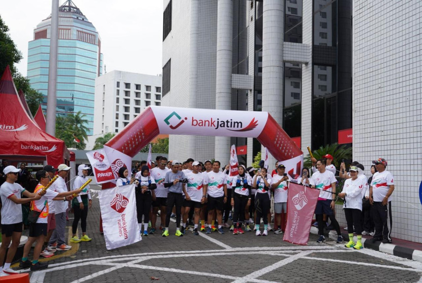 Peserta Jatimers Run to Care bersiap mengikuti lari dengan kategori 5 KM dan 10 KM. 