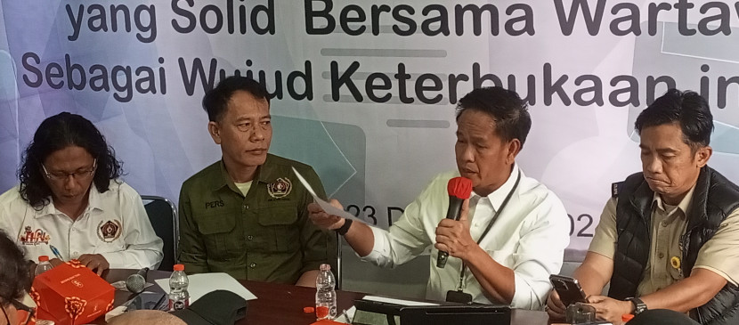 Kepala Kantor ATR/BPN Kota Depok, Rahmat, menyampaikan pandangannya saat FGD dengan pengurus dan anggota PWI Kota Depok, Senin (23/12). (Dok. Sajada.id)