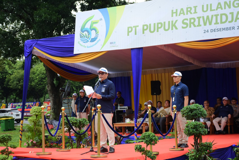 Upacara HUT 65 Tahun PT Pusri dipimpin DIrektur Utama Daconi Khotob, (FOTO: Humas Pusri)