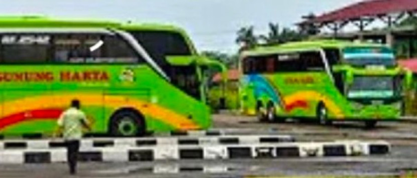 Bus di Terminal Jatijajar, Kota Depok. (Foto: Dok RUZKA INDONESIA)