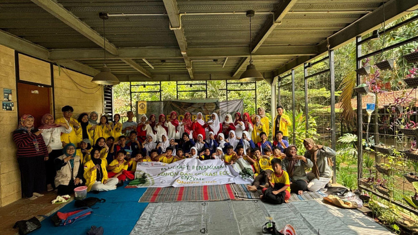 Fokus utama Ecocraft UI adalah penanaman pohon, pelatihan pembuatan eco enzyme, dan edukasi lingkungan. Foto : dok kampusiana