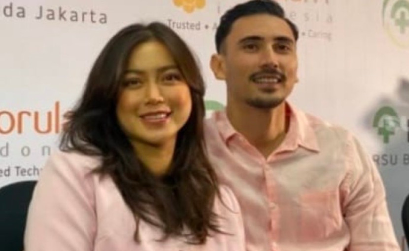 Artis Jessica Iskandar dan suami Vincent Verhaag. (Foto: Dok RUZKA INDONESIA)