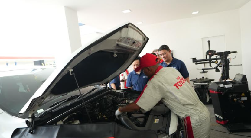 Servis kendaraan ke bengkel resmi secara berkala akan mengurangi risiko rem bermasalah.      dok Toyota