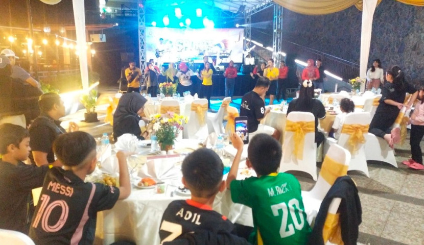 Perayaan malam tahun baru bersama keluarga di Hotel Grand USSU Puncak, Bogor, Rabu (31/12/2024). (Foto:  Rusdy Nurdiansyah/RUZKA INDONESIA)