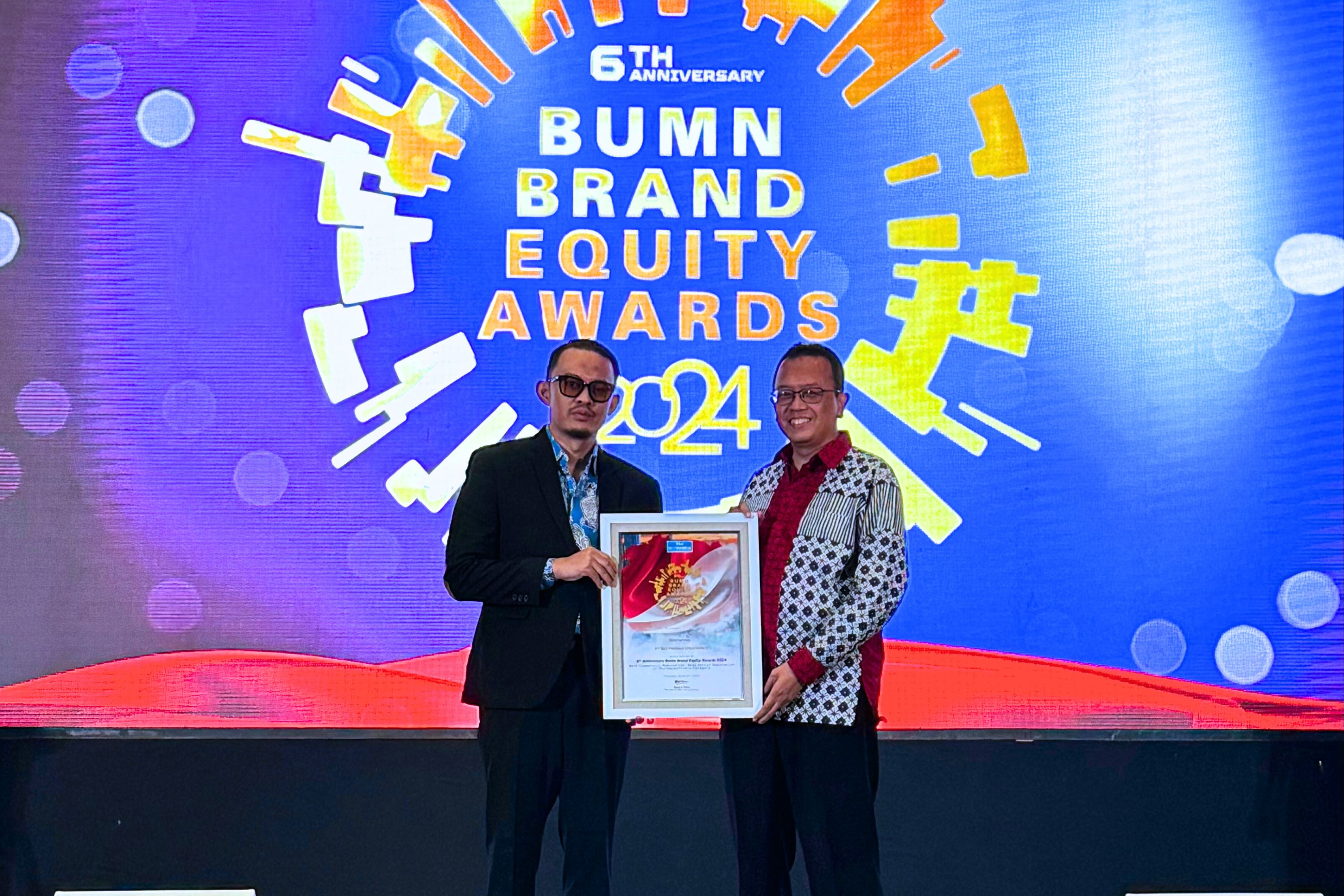 Bio Farma Raih Penghargaan Best Commercial and Social Reputation di Kategori Farmasi 2024