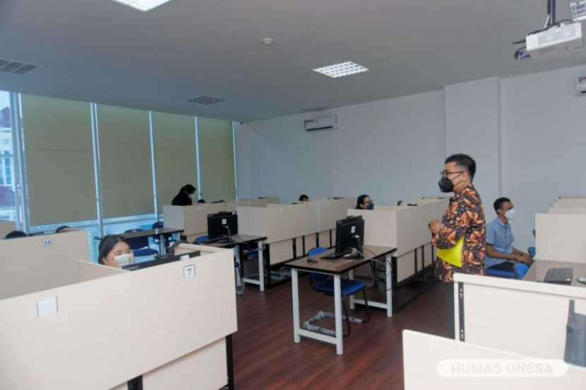 Universitas Negeri Surabaya (Unesa) menyiapkan 9.010 unit komputer untuk tes UTBK-SNBT 2023. Foto : unesa