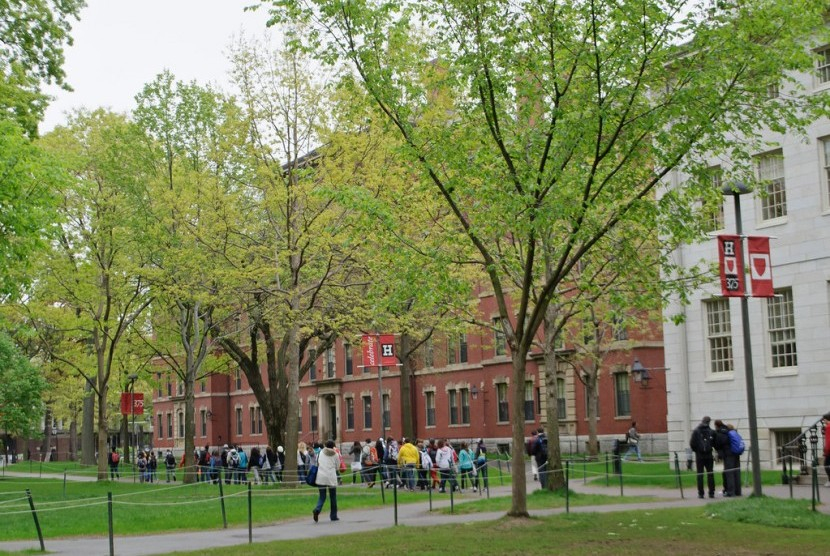Kemendikbudristek memberikan Beasiswa Luar Negeri Program Doktor bagi Dosen Perguruan Tinggi Penyelenggara Program Studi Pendidikan. Foto : Flickr