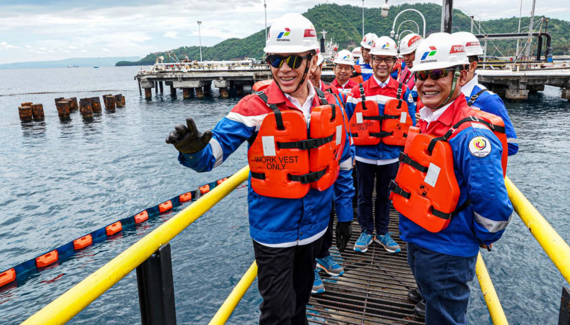 Komisaris Utama Pertamina (Persero) Muhammad Iriawan dan Direktur Utama Pertamina Patra Niaga Riva Siahaan kunjungi beberapa terminal BBM, LPG, dan Avtur di Bali, Senin (30/12/2024). (Foto: Dok RUZKA INDONESIA)