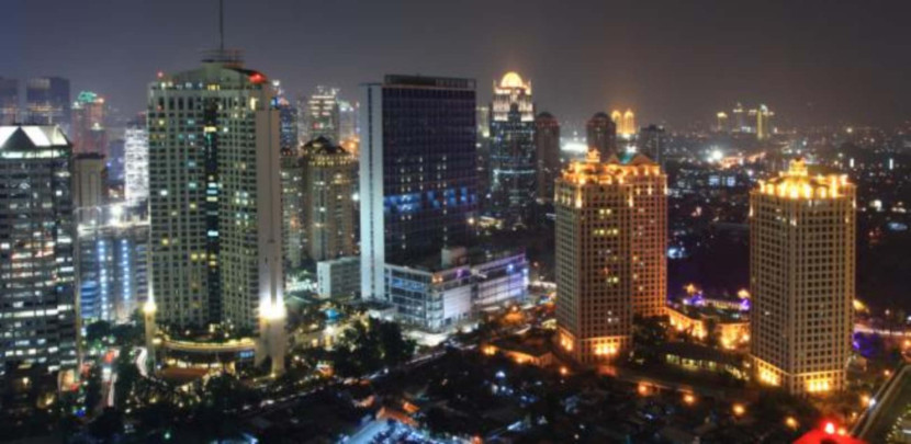 Kota Jakarta di malam hari. (Foto: Dok RUZKA INDONESIA)