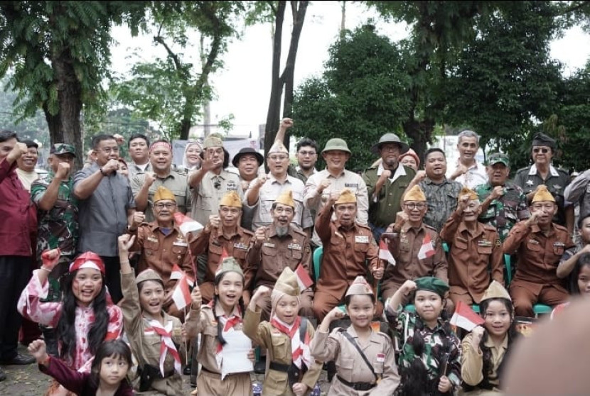 Para peserta pawai peringatan Pertempuran 5H5M bersama anggota Veteran dan PJ Wali Kota Palembang, (FOTO: D Oskandar)