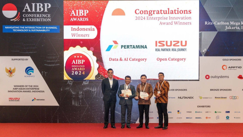 Dari kiri ke kanan: Irza Suprapto (AIBP), Sigit Pratopo (Pertamina), Yusak Kristian Solaeman (Isuzu Astra Motor Indonesia), dan Chairul Saleh (Kemenko Perekonomian, Republik Indonesia) di sela gelaran 46th AIBP Conference and Exhibition di Indonesia. (Foto: Dok RUZKA INDONESIA)