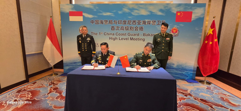 Kepala Bakamla Laksdya Irvansyah bersama Director General of China Coast Guard Mayjen Yu Zhong. Sumber Seputar Militer