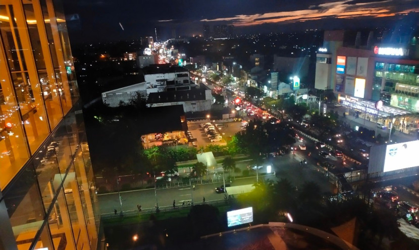 Pusat Kota Depok, Jalan Margonda Raya di malam hari. (Foto: Rusdy Nurdiansyah/RUZKA INDONESIA)