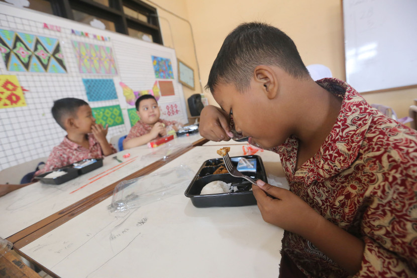 Uji coba program Makan Bergizi Gratis di Surabaya. Dok. Humas Pemkot Surabaya