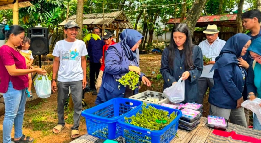 Mahasiswa IKN IPB di Kelurahan Babulak, Kota Bogor. (Foto: Dok RUZKA INDONESIA)