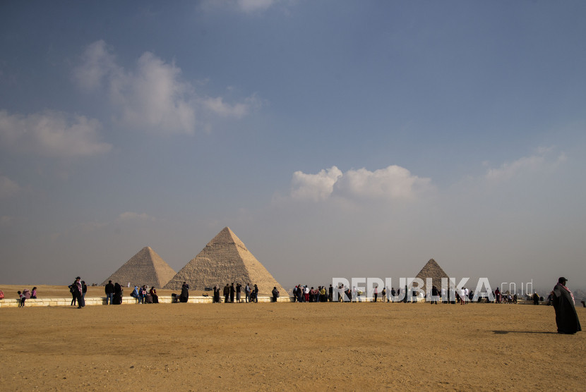 Piramida, salah satu peninggalan Firaun Mesir/Ilustrasi. Foto: EPA-EFE/MOHAMED HOSSAM