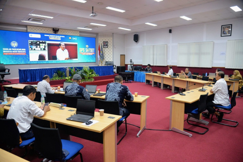 Workshop Peningkatan Kualitas SDM Unggul dan Berdaya Saing Global, dalam rangka peluncuran program PJJ untuk jenjang Magister (S2) dan Doktor (S3) oleh UNY. (Foto: UNY)