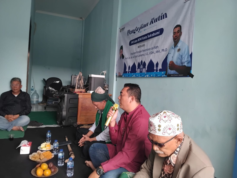 Pengajian rutin PWI dan IKWI Kota Sukabumi di Sekretariat PWI Kota Sukabumi, Sabtu (18/1/2025).