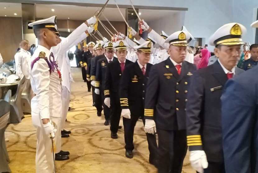 Direktur Kepelabuhanan Ditjen Perhubungan Laut, M. Tohir saat melantik dan mengukuhkan Dewan Pengurus Wilayah Khusus (DPWK) Indonesian Maritime Pilots' Association (INAMPA) Kepulauan Riau (Kepri) dan ASEAN di Batam, Kepulauan Riau, Selasa (2/4/2019).Kenahkodaan penting mengingat Selat Malaka memiliki beberapa pelabuhan penting. Sumber: Humas Ditjen Hubla.