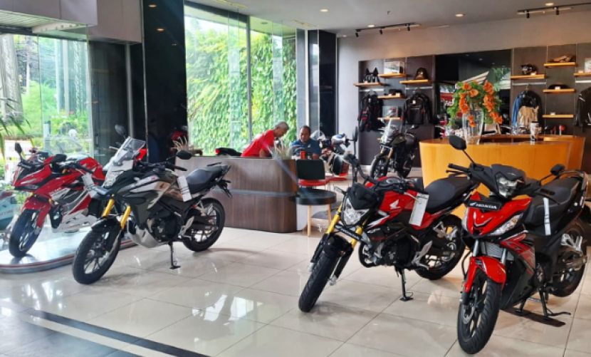 Jajaran sepeda motor Honda di show room Honda.                    dok Wahana