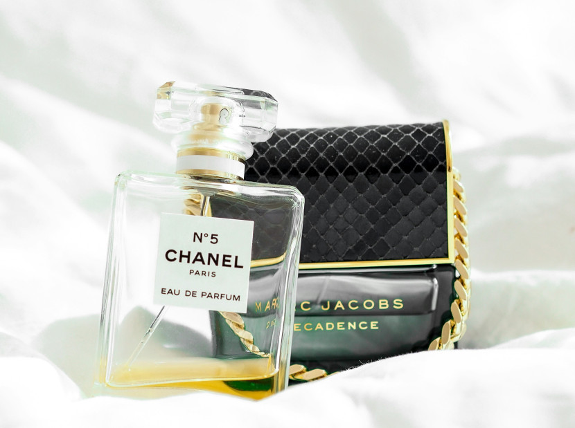 Sablon botol parfum berkualitas untuk kemasan memikat (sumber: Unsplash/ Laura Chouette