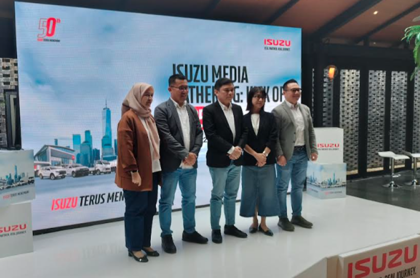 Isuzu mematok target penjualan CV tahun 2025 sebesar 33,4 persen