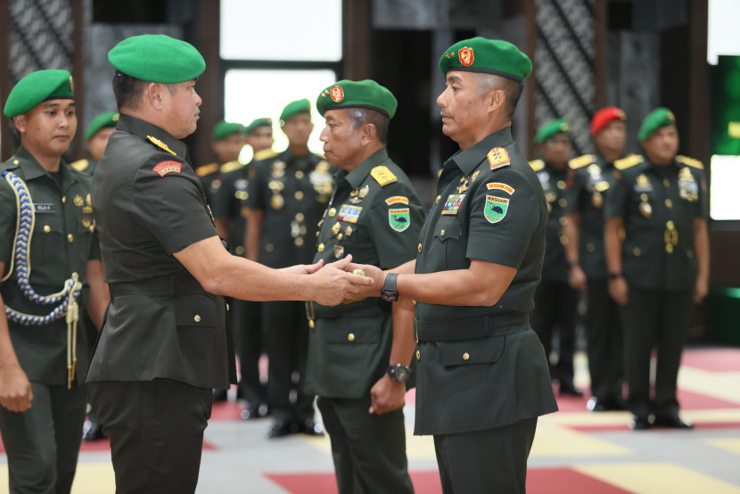 KSAD Jenderal Maruli Simanjuntak memimpin sertijab Pangdam Kasuari. Sumber: Seputar Militer