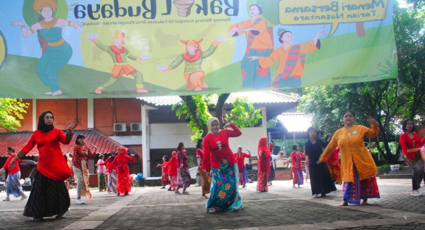 Sambut Imlek, Komunitas Bakul Budaya FIB UI pentaskan sejumlah tarian Nusantara. (Foto: Dok Humas Bakul Budaya)