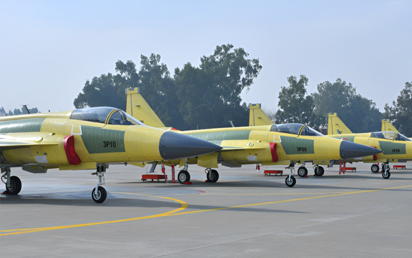 Pesawat tempur JF-17 Thunder produksi Pakistan yang memikat Angkatan Bersenjata Bangladesh. Sumber: Defence Blog