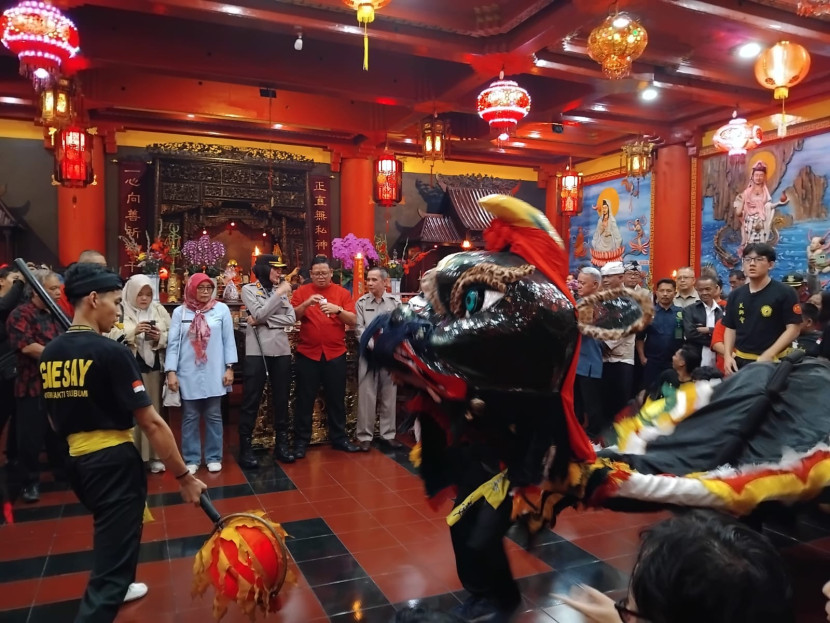 Momen perayaan tahun baru Imlek di Vihara Widi Sakti Kota Sukabumi, Selasa (28/1/2025) malam.