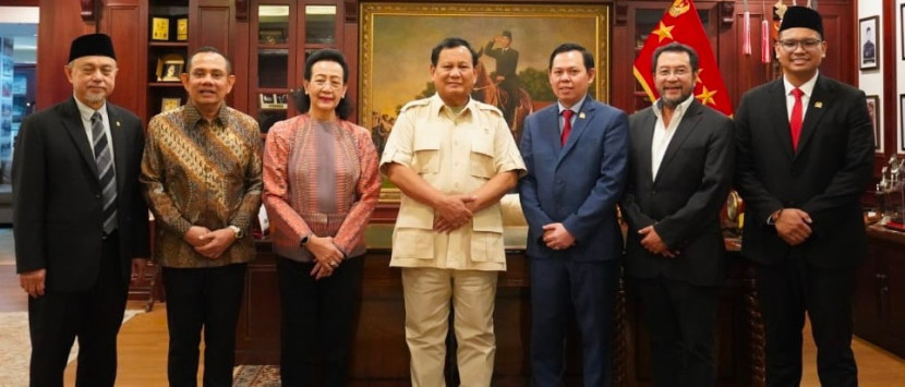 Presiden Prabowo Subianto bersama jajaran pimpinan DPD RI. (Foto: Dok RUZKA INDONESIA)